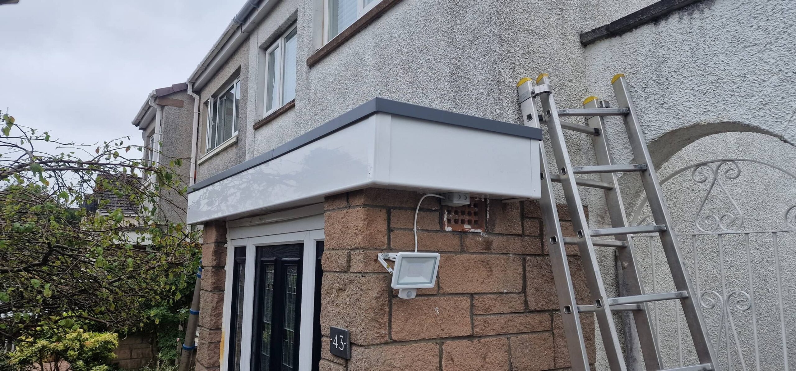 A&B roofers working in Dundee